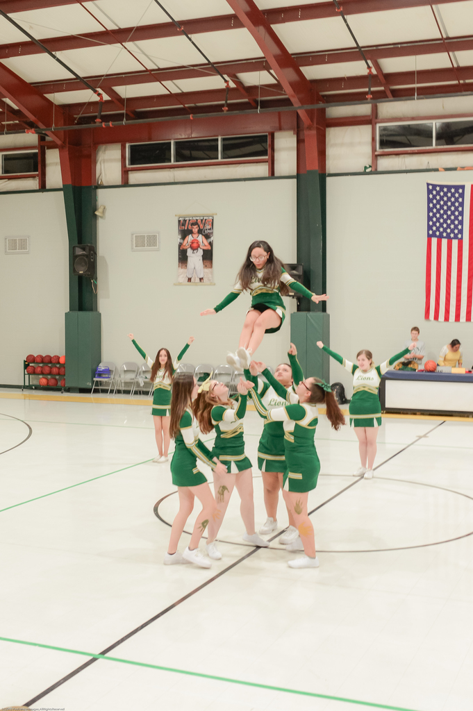 Cheerleaders stunting